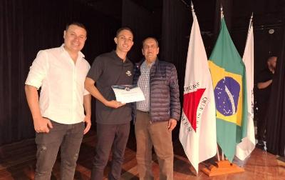 Guaxupeano recebe a certificao de mestre nacional em xadrez