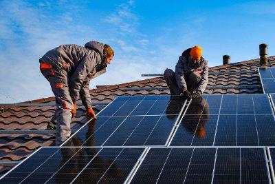Brasil chega a 2 milhes de residncias com energia solar e R$ 70,3 bilhes em investimentos nos telhados, diz ABSOLAR