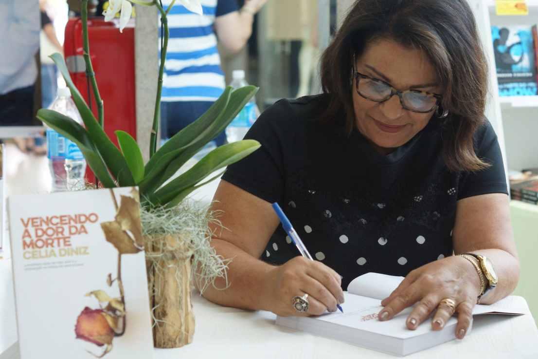 HOJE: Comunidade Chico Xavier promove psicografia e palestra da estudiosa esp�rita C�lia Diniz