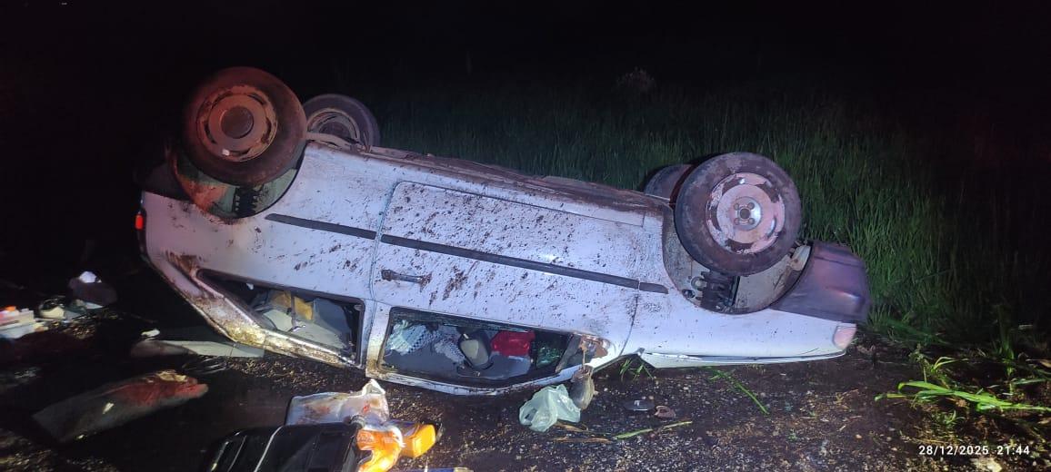 Capotamento na MGC-491 deixa motorista em estado grave em Alfenas