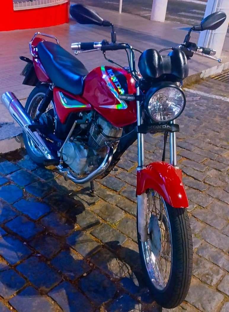 Trabalhador guaxupeano tem a motocicleta furtada em sua garagem