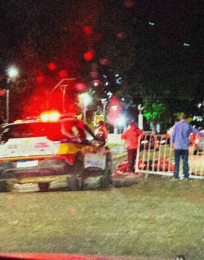 Embriagado, motociclista � detido ap�s bater contra grade de seguran�a em pra�a de Guaran�sia