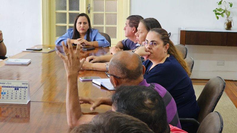 Vereadores salvam o Cart�o-Alimenta��o dos servidores p�blicos, mas Prefeitura alega n�o ser poss�vel oferecer mais que 6% de reajuste salarial