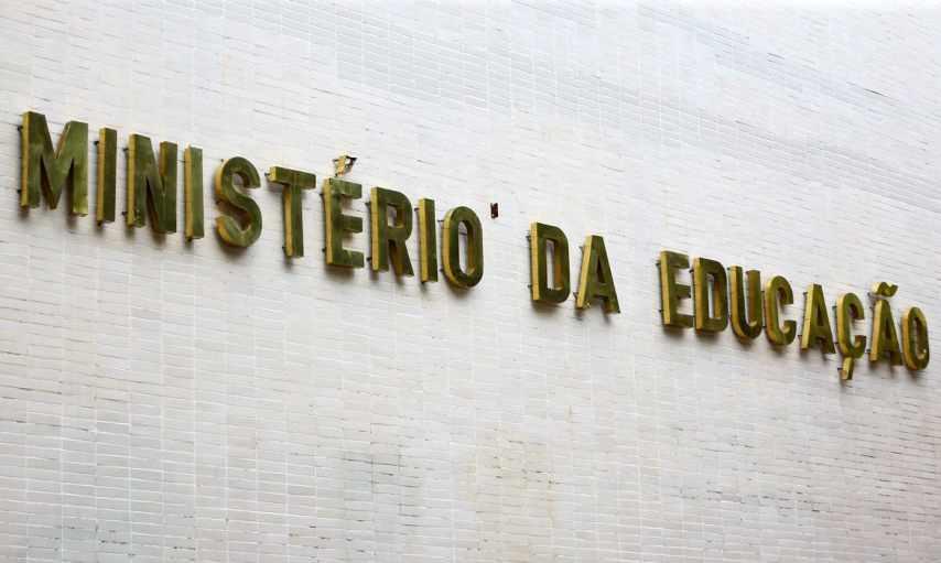Governo recomp�e or�amento para educa��o e ci�ncia