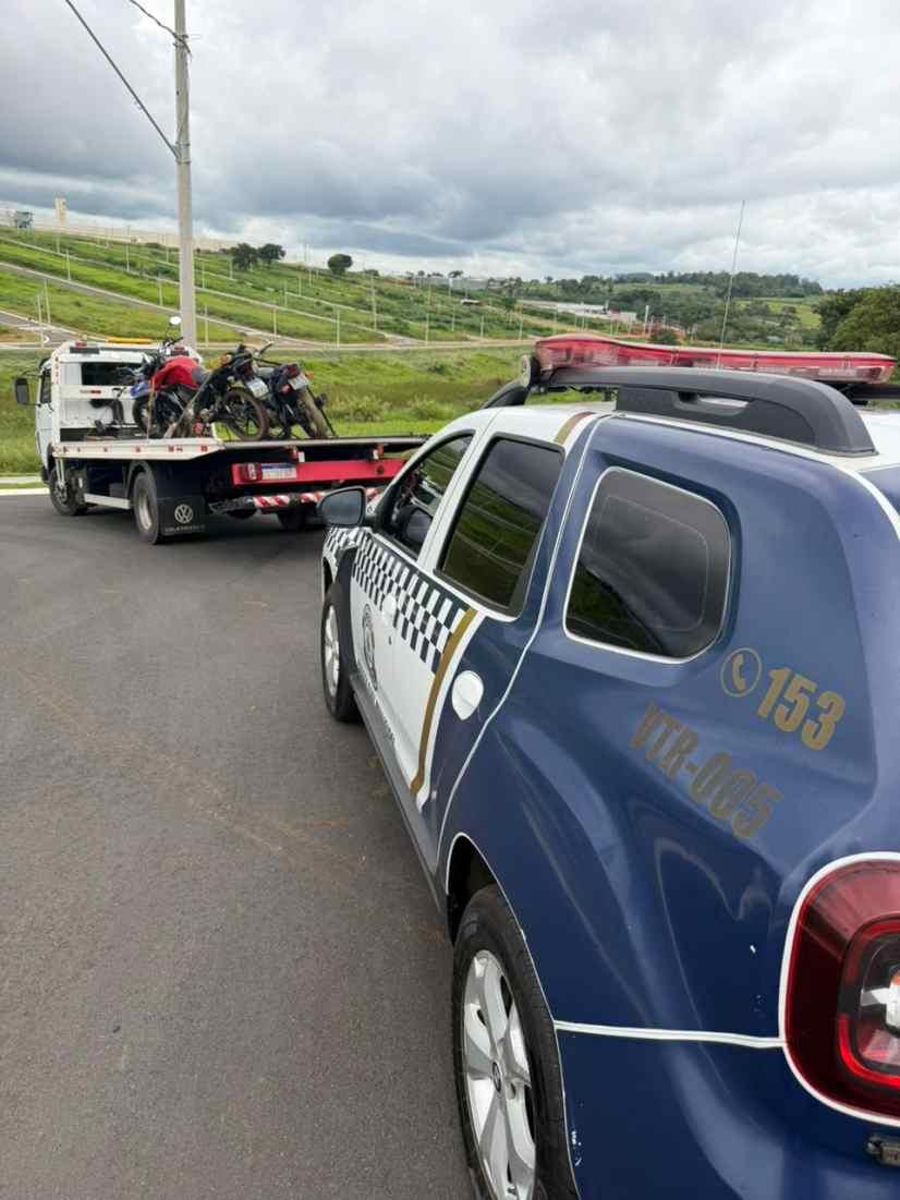 GCM de Guaxup� det�m motociclistas por dire��o perigosa na regi�o do Cemit�rio Alto da Colina