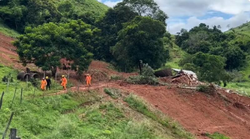 Fam�lia morre soterrada ap�s rompimento de a�ude atingir resid�ncia em Minas Gerais