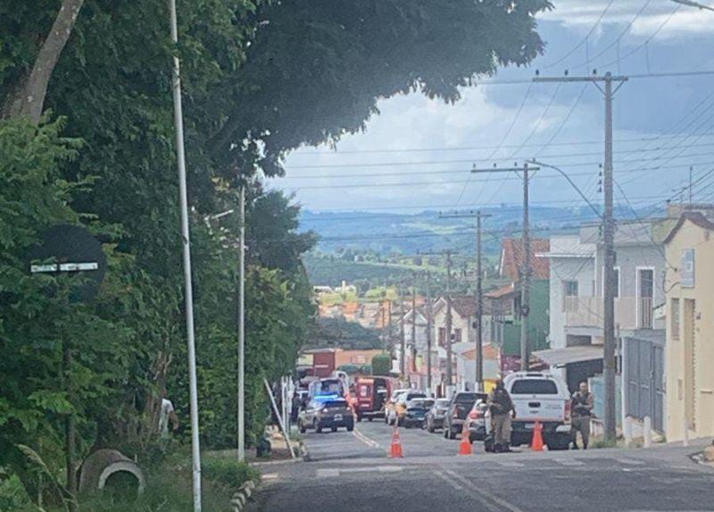Urgente: Homem atira contra mulher e tenta suic�dio no Recreio dos Bandeirantes, em Guaxup�