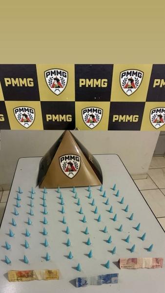 PM realiza opera��o antidrogas e apreende 66 microtubos de coca�na em Monte Belo