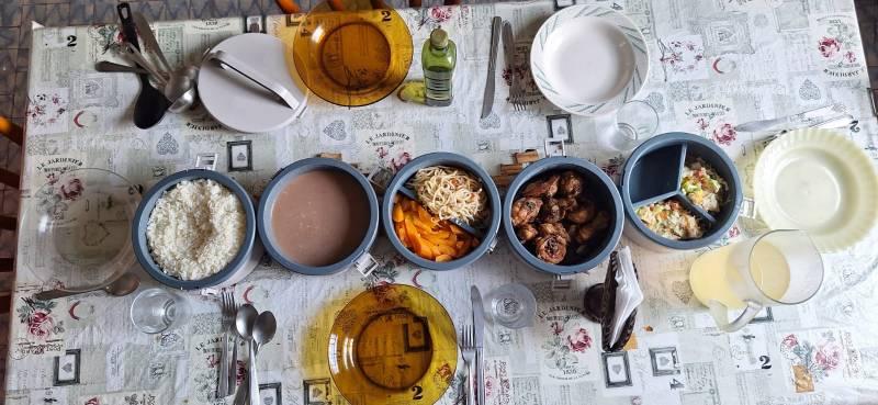 Restaurante delivery da Ivonete com todos os formatos em marmitas e marmitex