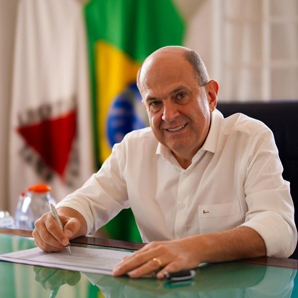 Hoje � dia do anivers�rio do prefeito Jarbinhas 