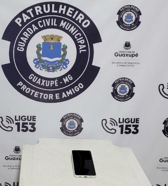 Guarda Municipal recupera celular furtado e prende suspeito em Guaxup�