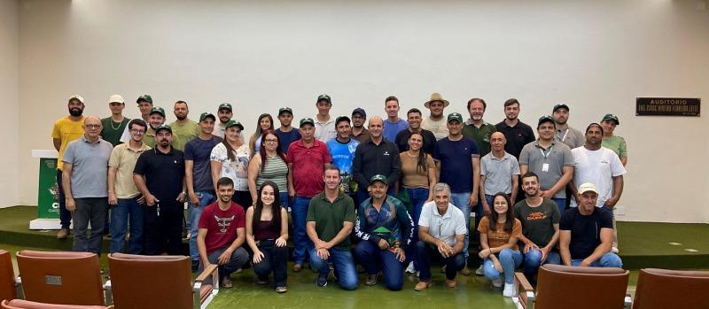 Cooxup� recebe cooperados de Nova Resende em programa de integra��o na matriz