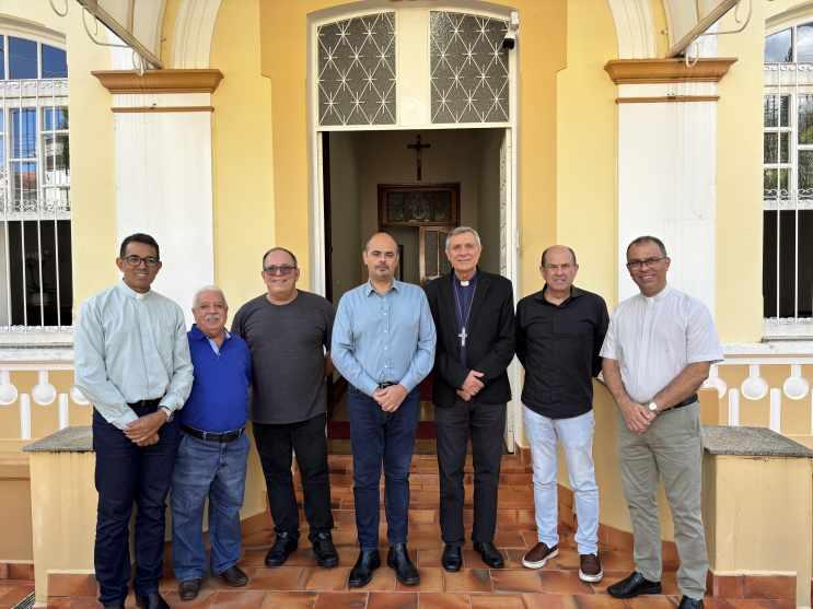 Lideran�as recebem o governador de Minas Gerais em Guaxup�