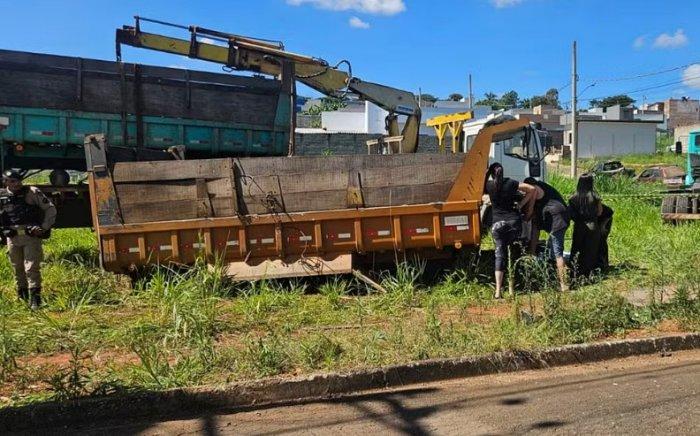 Homem morre ap�s ser atingido por ca�amba durante manuten��o de caminh�o em Alterosa