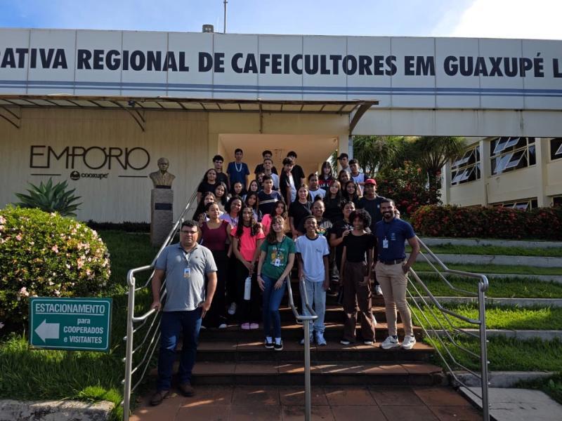Cooxup� recebe jovens em programa educativo e apresenta oportunidades no cooperativismo