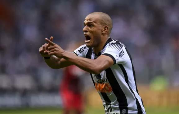 Depois de Xavier, Fal�ncia FC contrata tamb�m o lateral Patrick, ex-S�o Paulo, Galo, Inter e outros clubes profissionais