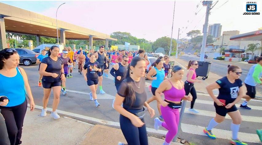 Esporte e solidariedade em trein�o de atletismo com doa��o de leite para entidade social na cidade de Guaxup�