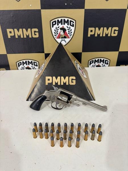 PMs capturam homem com rev�lver e muni��es na rodovia de Guaxup� 