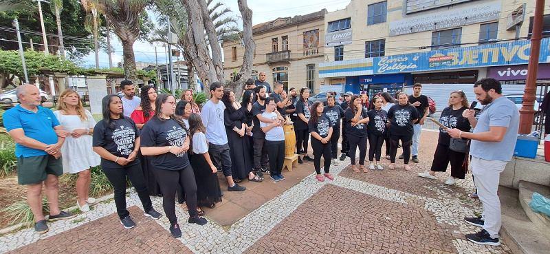 Seguidores de religi�es africanas promovem passeata por mais conscientiza��o, menos preconceito e culto aos orix�s 