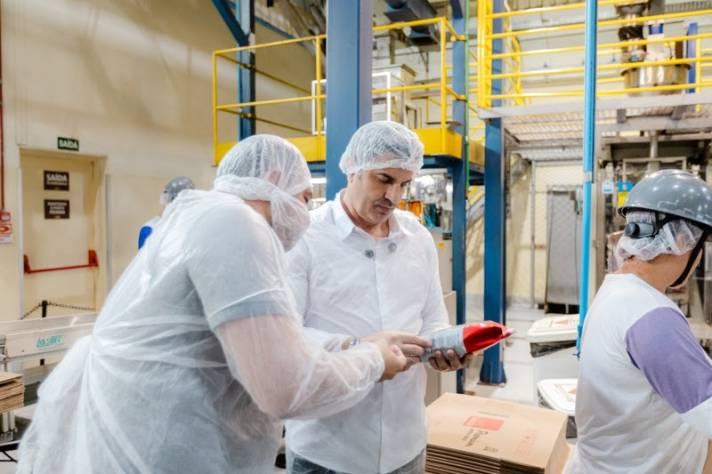 Edu Guedes visita a Cooxup� e conhece de perto a origem do Caf� Evolutto