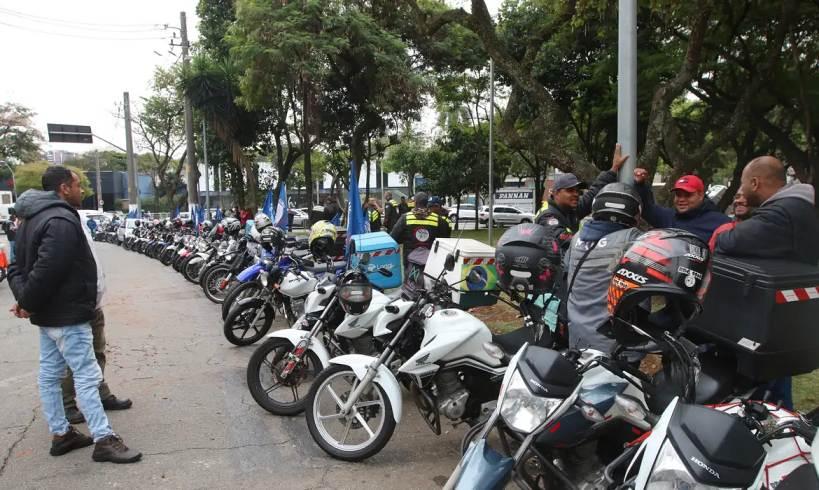 Governo prepara linha de cr�dito para motociclistas de aplicativos