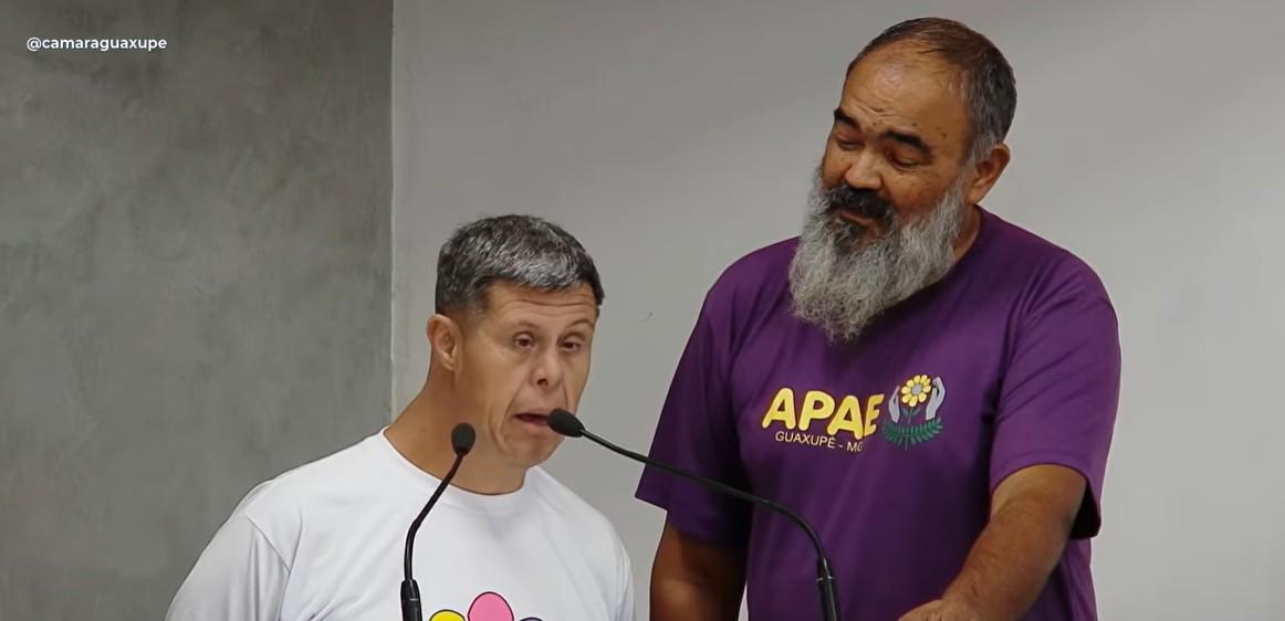 Dirigente e usu�rios da APAE de Guaxup� pedem apoio da C�mara para transporte coletivo pr�prio 
