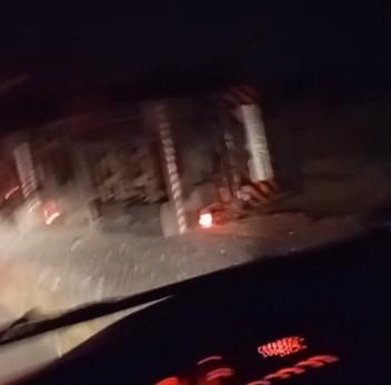 Caminh�o carregado com mais de 51 toneladas de soja tomba na Serra de Guaxup� ap�s falha nos freios