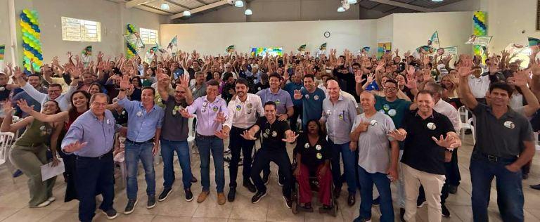 Cassio Soares re�ne mais de trinta prefeitos e lideran�as de diferentes regi�es para evento em Passos