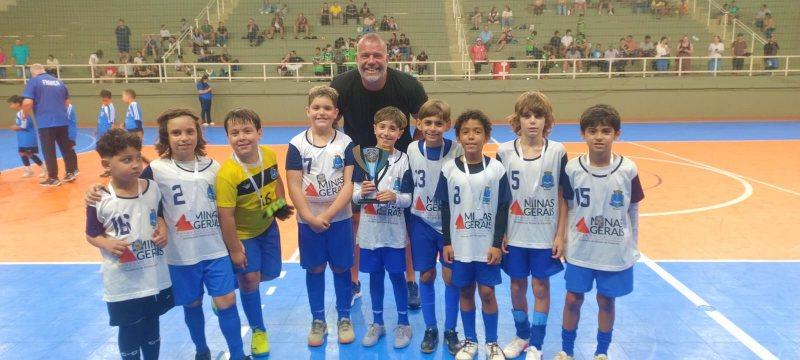 Ta�a dos Campe�es re�ne mais de 450 atletas nas finais do futsal de base em Guaxup�