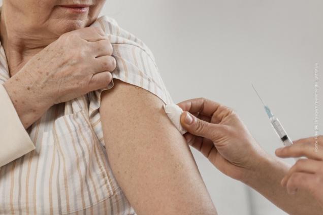 Guaxup� refor�a vacina��o com Pneumo 20 para pessoas com 85 anos ou mais