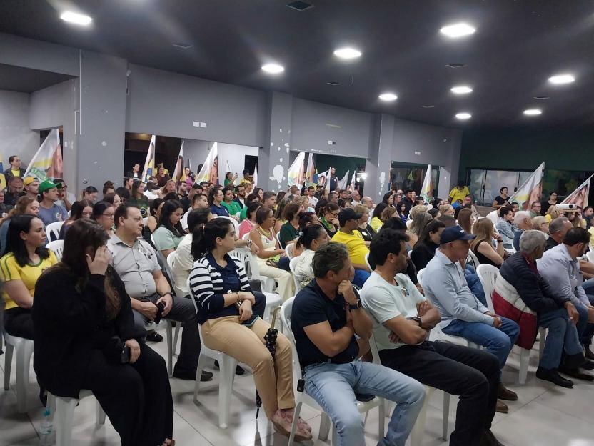 Bolsonaristas fazem reuni�o em Guaxup� e anunciam carreata para s�bado 