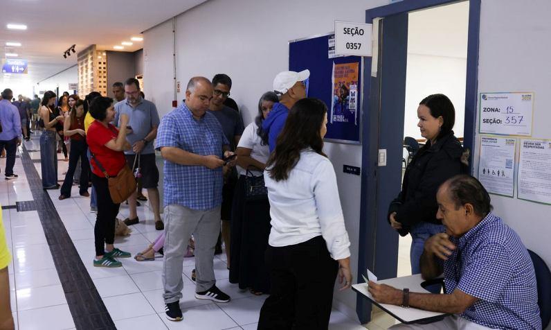 Eleitores devem conferir local de vota��o antes de sair de casa neste domingo
