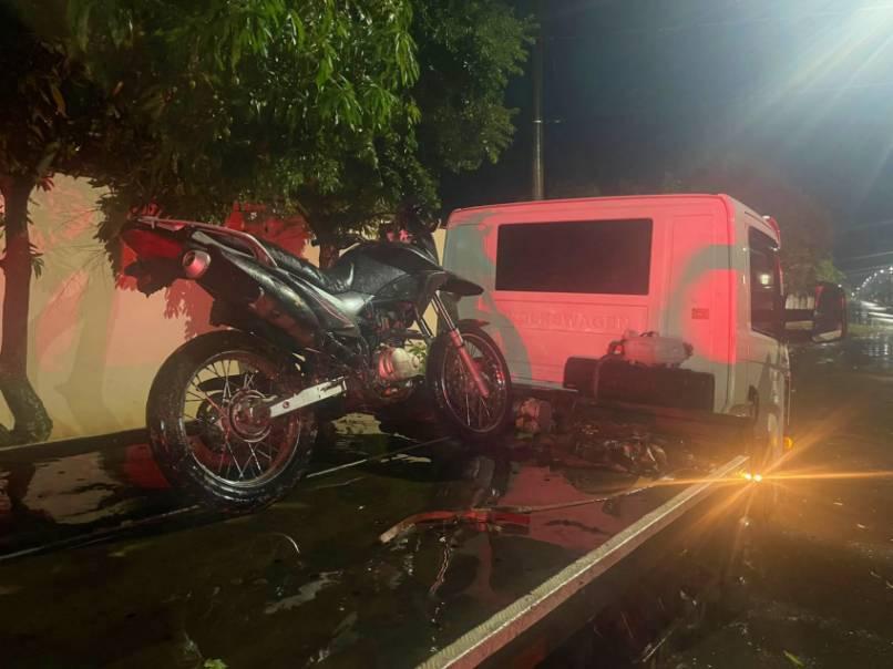 Dois adolescentes s�o apreendidos ap�s furto de motocicleta em Monte Santo de Minas