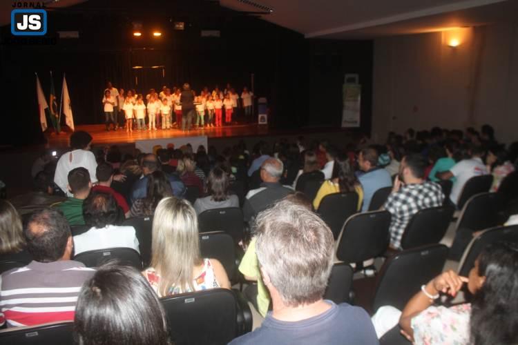 Aberta, em solenidade emocionante, a FLIG 2016