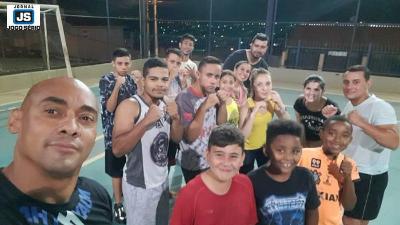 Participe das aulas gratuitas de muay thai do Exrcito do Bem