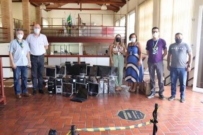 Unimed Guaxupé e parceiros doam computadores à Educação Pública Municipal