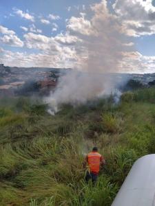 Defesa Civil controla incndio florestal em Guaransia