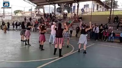 Exrcito do Bem promove a festa do esporte e da cultura em dia de anncio de melhorias  Escola Dr. Carlos