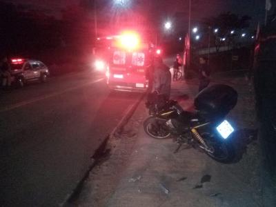 Guaranesiana fica ferida em colisão entre moto e carro na cidade de Guaxupé