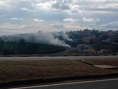 Queimada em lote vago no Jardim Aroeira revolta moradores prximos