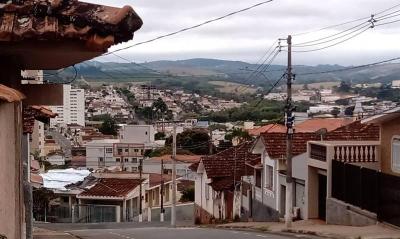 Aps dias de calor intenso, Guaxup convive com domingo frio