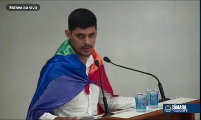 Dirigente do Movimento LGBTQIA+ de Guaxup discursa na Cmara Municipal