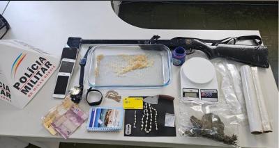 Adolescente  detido com drogas, rplica de arma de fogo, dinheiro e itens de origem duvidosa
