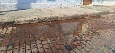 Vazamento de gua pode comprometer abastecimento no Jardim Guaxup
