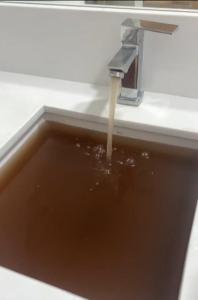 Guaxupeanos criticam gua barrenta distribuda pela Copasa