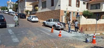 Servidores pblicos trabalham em pleno domingo pela melhoria trfego na Praa Amrico Costa