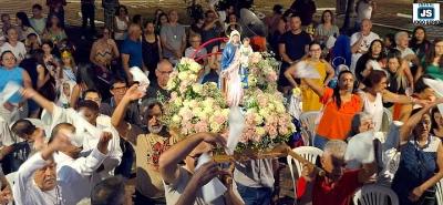 EM GUAXUP: Devotos celebram o Dia de Nossa Senhora do Rosrio