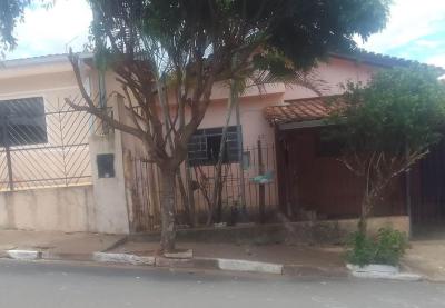 Prefeitura atende solicitao de famlia do CAD-nico sobre retirada de entulhos aps poda de rvore