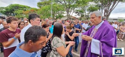 Cristos participam de missa campal em 