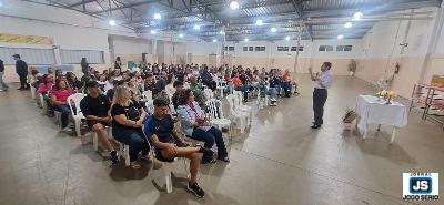 Alunos e familiares participam de encontro pelo curso de Crisma da Catedral de Guaxup